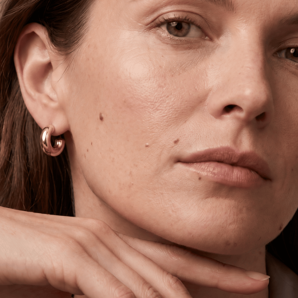 Chunky Huggie Hoop Earrings - Gold - view 4