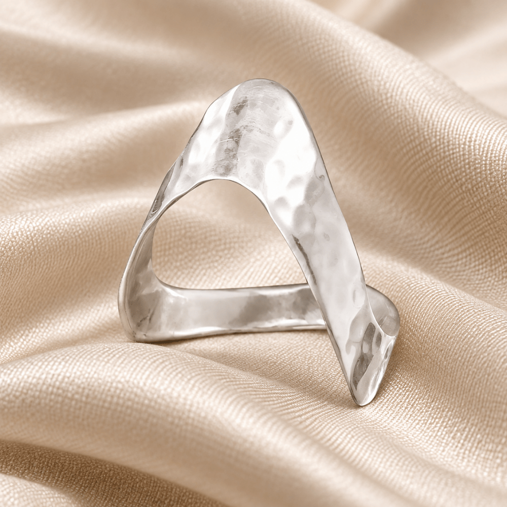 Hammered "V" Ring