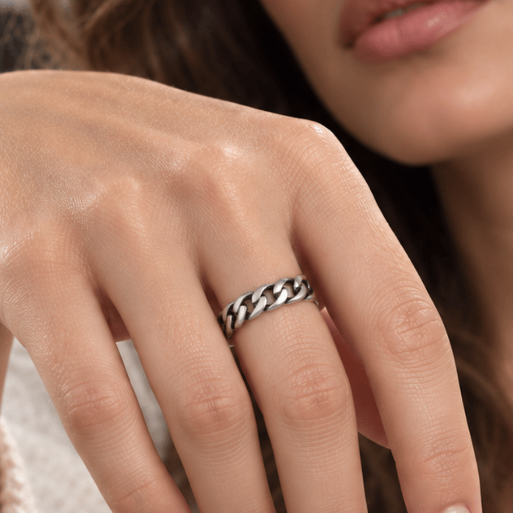Oxidized Curb Chain Ring
