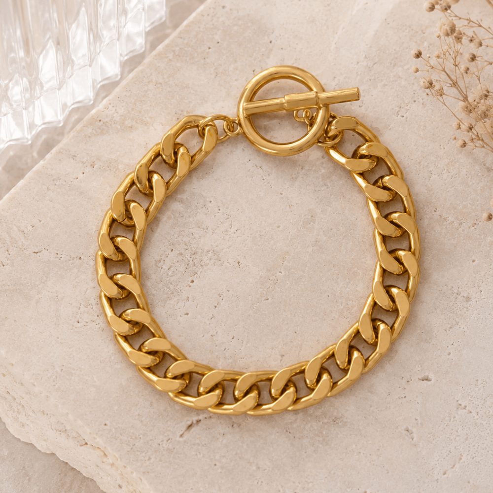 8" Gold Tone Curb Chain Toggle Bracelet - 10.5mm