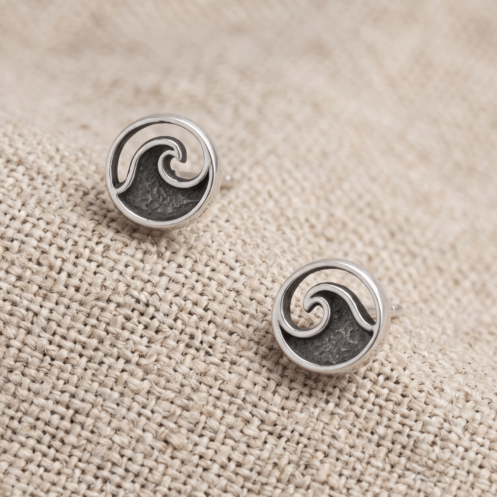 Oxidized Wave Outline Stud Earrings