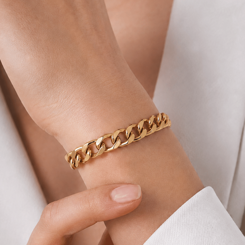 8" Gold Tone Curb Chain Toggle Bracelet - 10.5mm