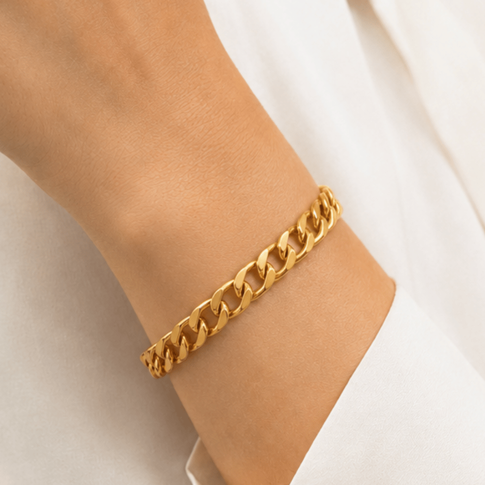 8" Gold Tone Curb Chain Toggle Bracelet - 10.5mm