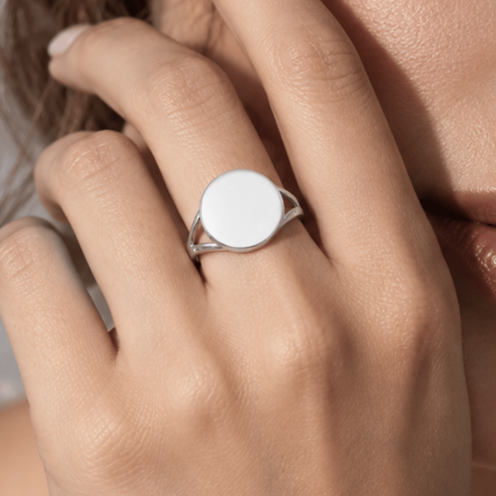 Round Ring with "V" Band